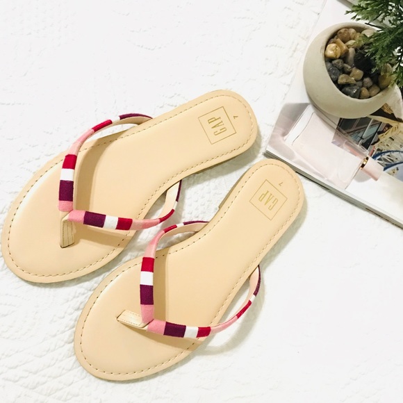3 × $25 🎁 GAP Sandals Threaded Color Blocks Straps Like New! - Picture 2 of 4